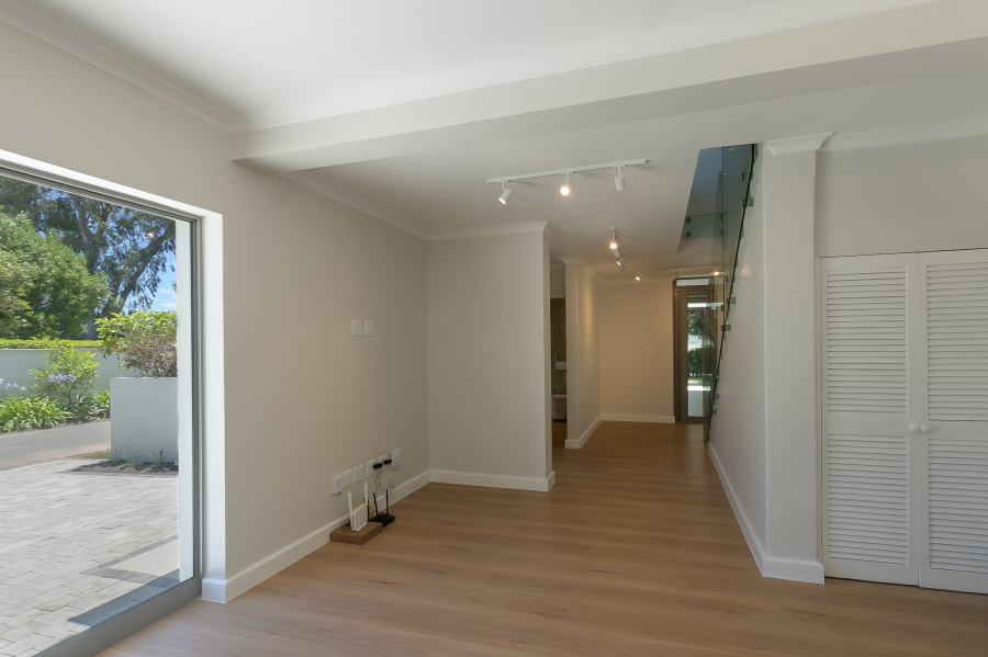 4 Bedroom Property for Sale in Leisure Isle Western Cape